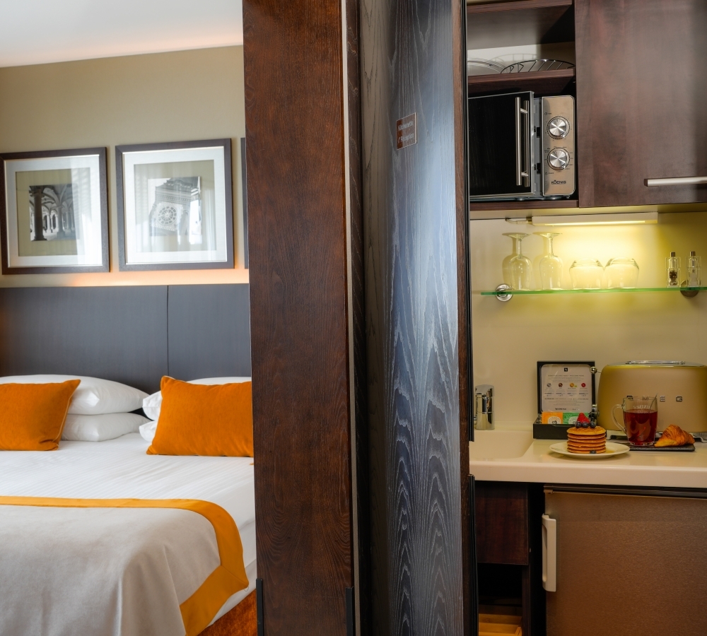 Jade Hotel